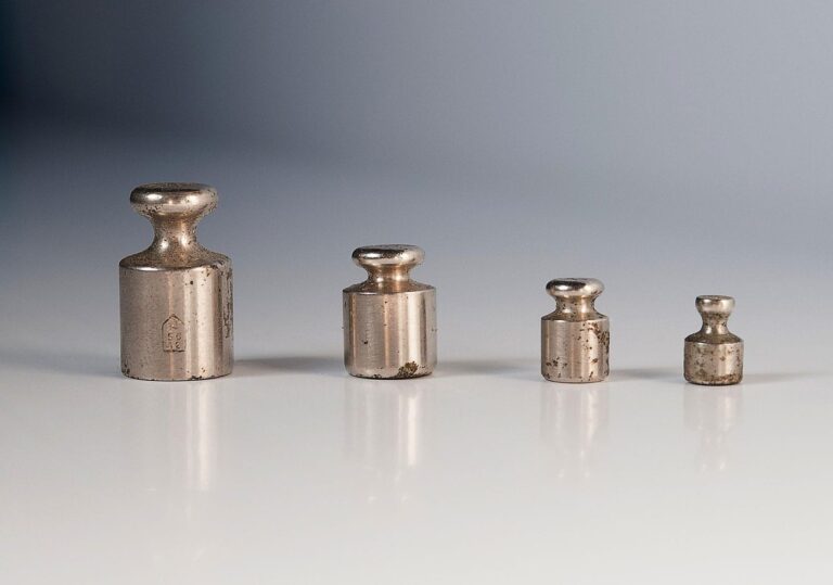 Image of classic scientific weights to represent the idea of having a good control for your marketing experiments.